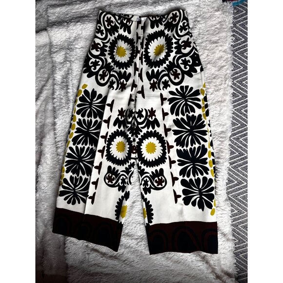 This is a pair of Zara Floral Patterned High Waisted Wide-Leg Cropped Culotte Pa - Picture 4 of 4